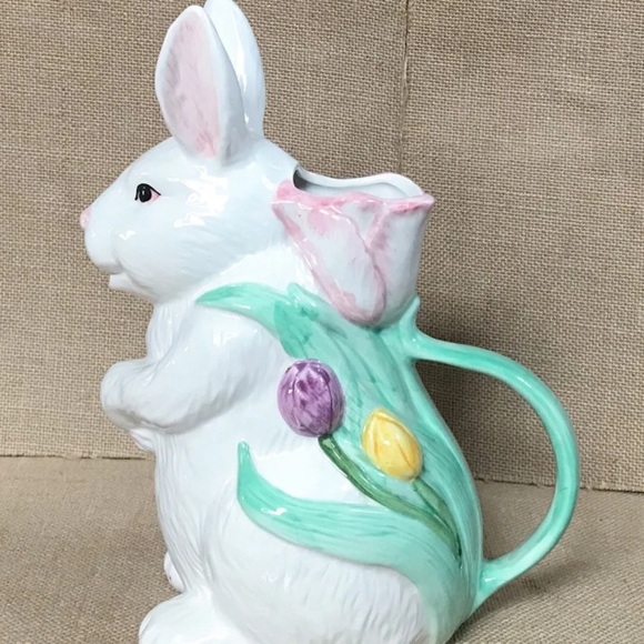 White Bunny Ceramic Pitcher Vase Rabbit Tulip Kitsch Whimsical Novelty Cute Fun - Picture 8 of 11